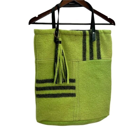 𝅺NWT Repurposed Handmade Wool Shopper Tote Green - Picture 3 of 6